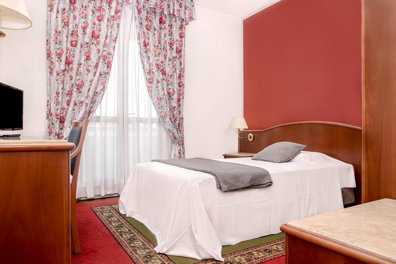Hotel Poli Castelnovo di Sotto Kültér fotó