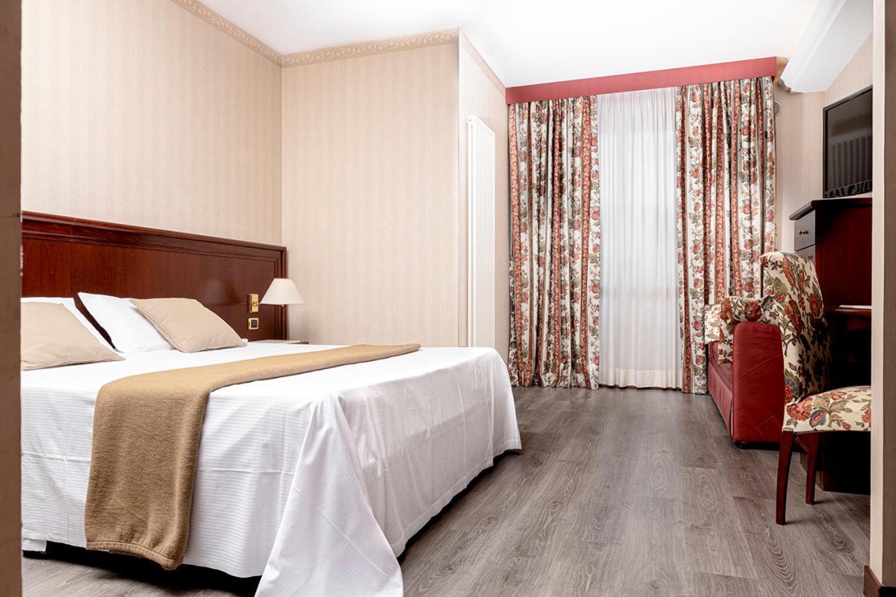 Hotel Poli Castelnovo di Sotto Kültér fotó
